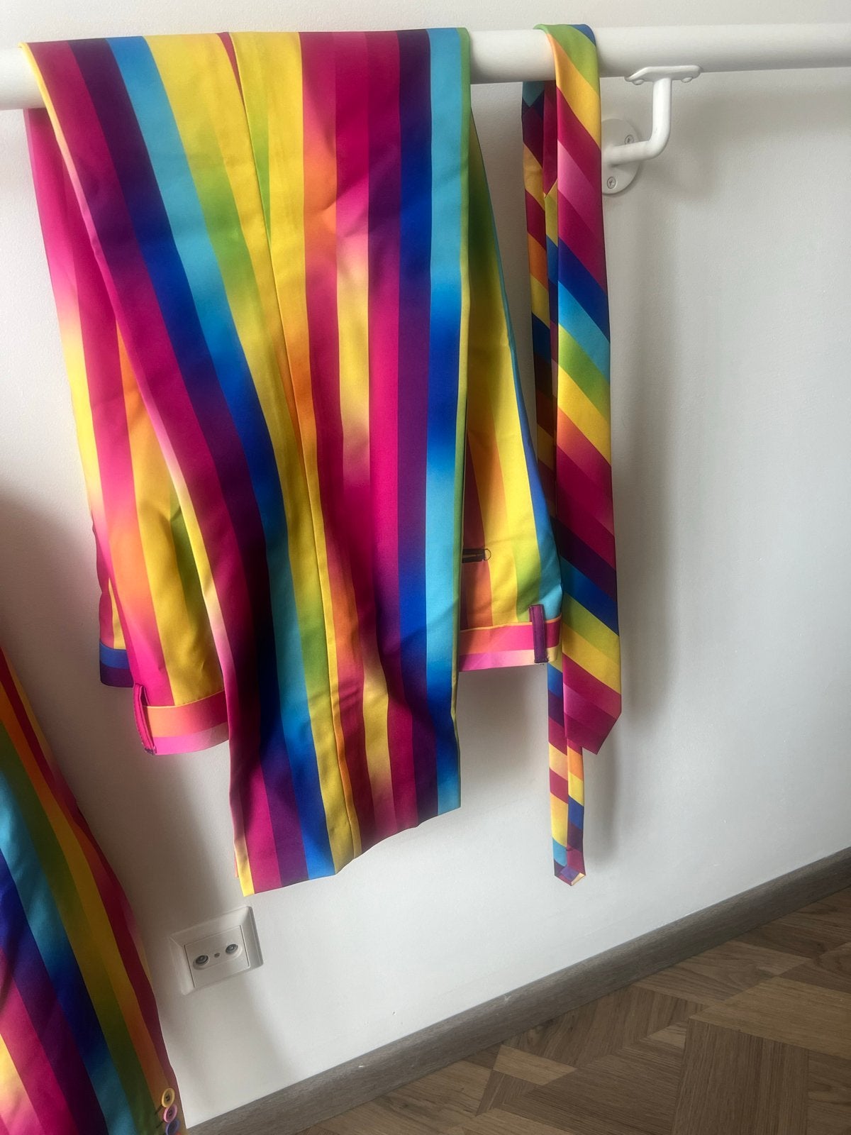 Opposuits Regenboog Pak - Maat 60 (valt als 58), Ophalen of Verzenden, Zo goed als nieuw, Maat 56/58 (XL), Overige kleuren