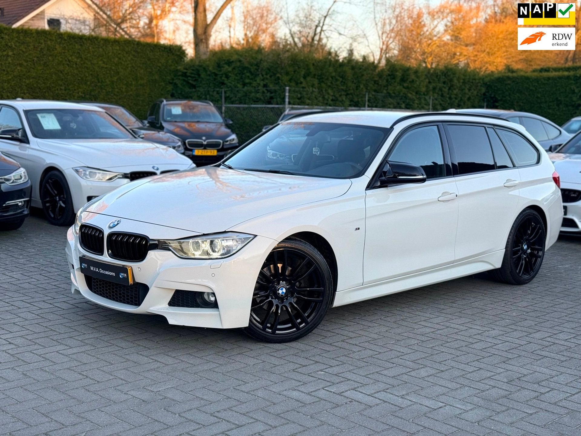 BMW 3-serie Touring 316i Executive M Sport|Nieuwe Ketting +, Auto's, Gebruikt, 4 cilinders, Alcantara, Wit
