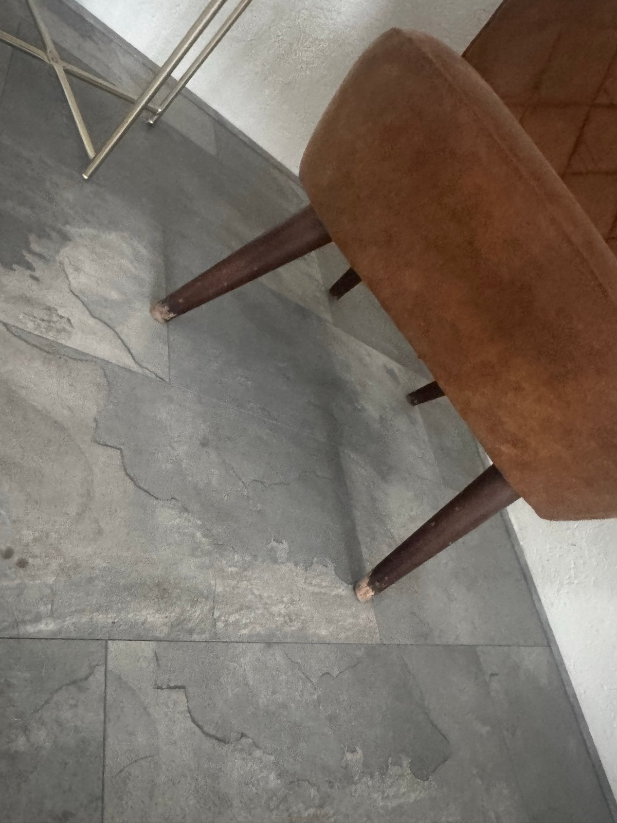 Lounge stoel - bruin - beschadigde poten, Huis en Inrichting, Stoelen, Gebruikt, Bruin, Ophalen of Verzenden, Eén