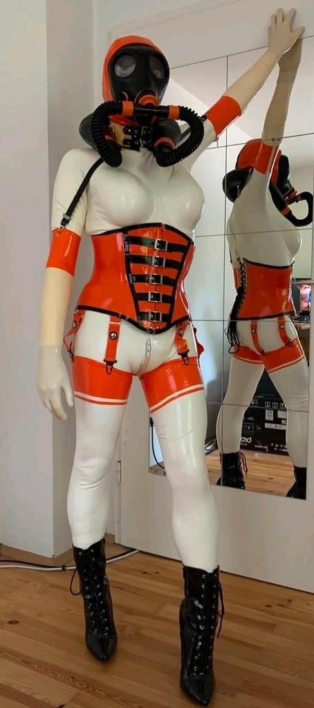 GEZOCHT!!!!!  Latex kleding, Ophalen of Verzenden