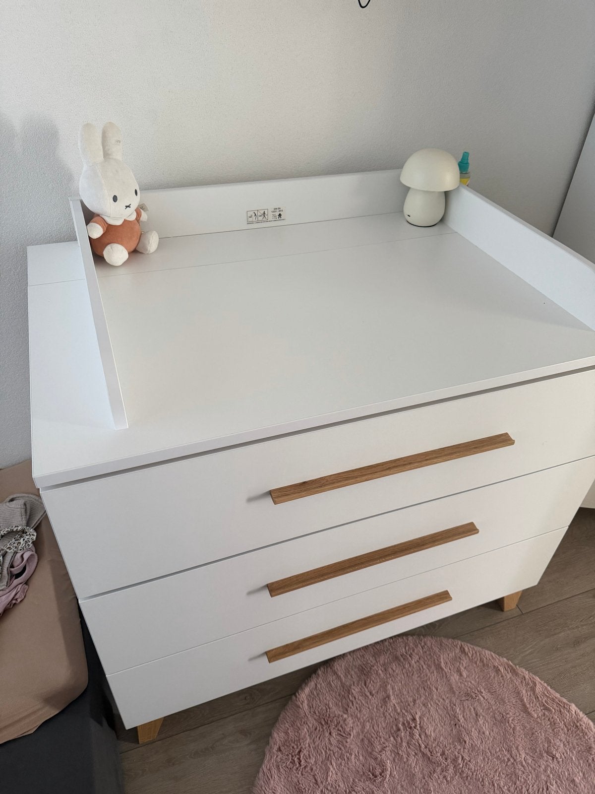 Witte commode met 3 lades en houten accenten, 50 tot 70 cm, Ophalen of Verzenden, Zo goed als nieuw, 75 tot 100 cm