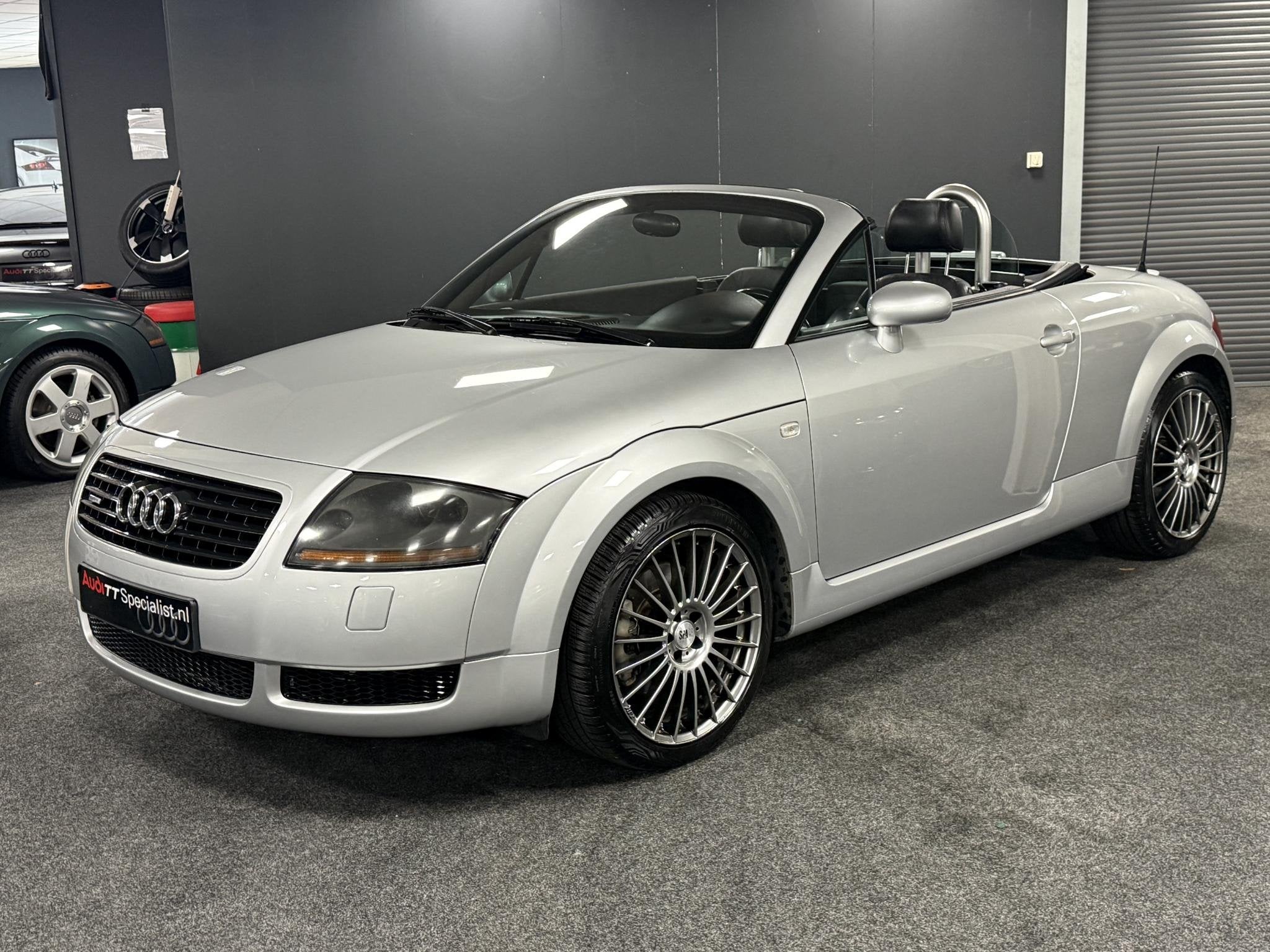Audi TT Roadster 1.8 5V Turbo quattro 225PK Nette Staat, Auto's, Audi, TT, Gebruikt, Zwart, 4 cilinders