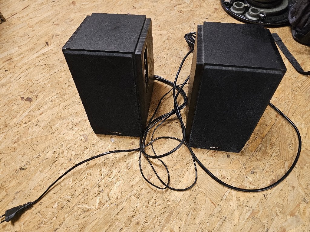 Edifier speakers r1700bt