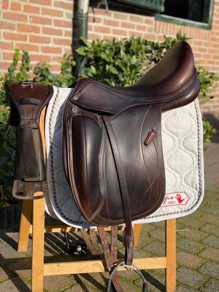 Te koop; prachtig Equipe Olympia dressuurzadel, Dieren en Toebehoren, Paarden en Pony's | Zadels, Ophalen, Zo goed als nieuw, Dressuur