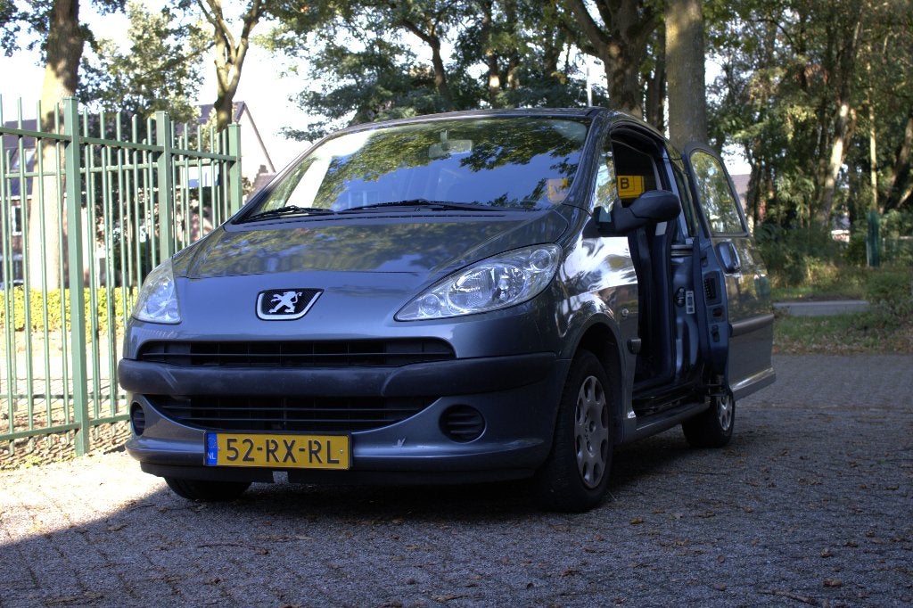 Peugeot 1007 1.4 2-TRONIC 2005 Grijs 90.800 NAP, Auto's, 1360 cc, Zwart, 4 cilinders, 4 stoelen