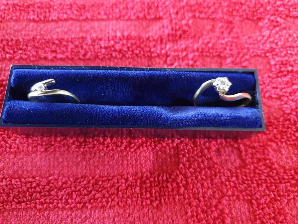 Gouden ringen,  14 k. goud.Fantasie ring rechts €375 & €175, Nieuw, Ophalen of Verzenden, 17 tot 18, Dame