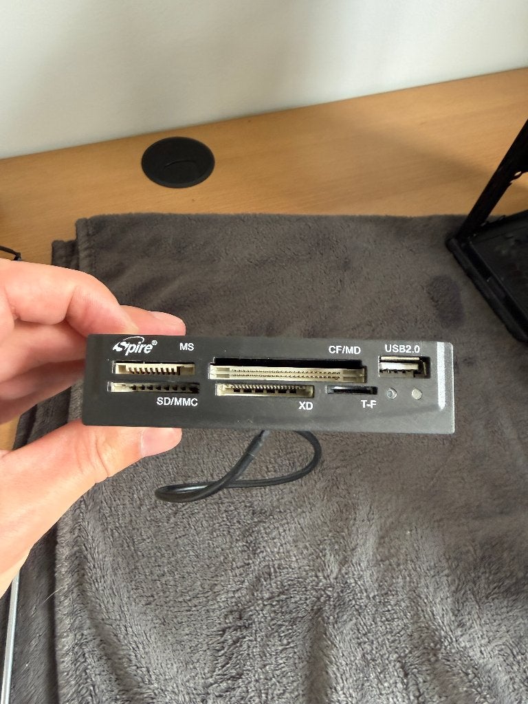 Spire interne card reader USB 2.0, Ophalen