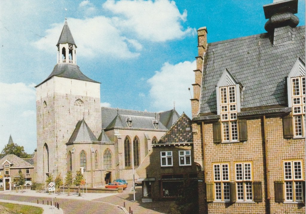 TUBBERGEN R.K. Kerk met Oude Raadhuis, Verzenden, 1980 tot heden, Ongelopen, Overijssel