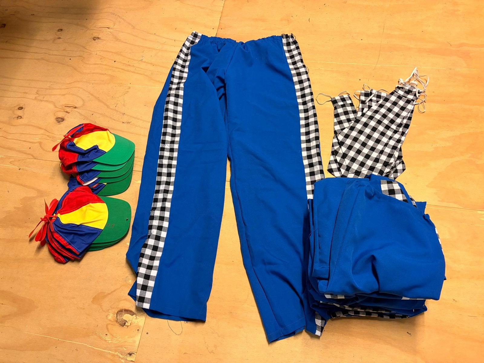 Blauwe broeken, finishvlag stropdassen en propellorpetjes, Ophalen, Carnaval, Overige maten, Kleding