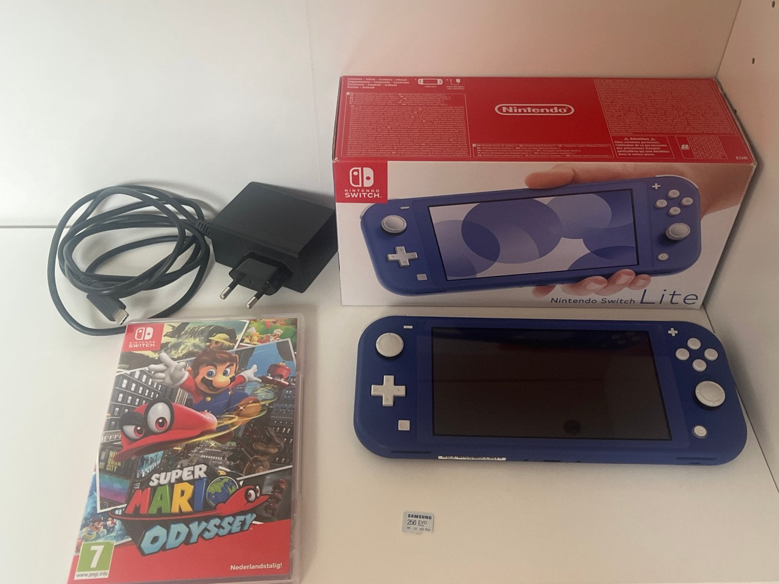 Nintendo Switch Lite Blauw + 256GB SSD + Super Mario Odyssey, Ophalen, Overige kleuren, Zo goed als nieuw