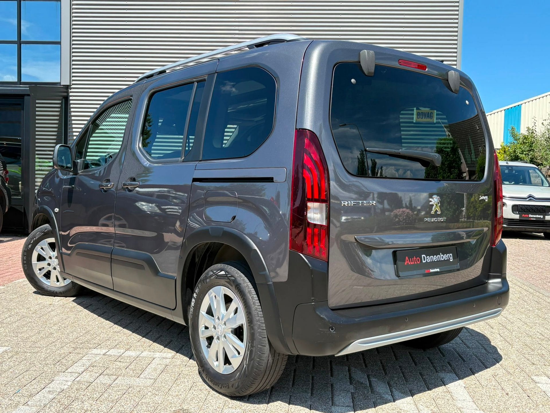 Peugeot Rifter 1.2 Puretech Allure PANO, NIEUWE-DISTRIBUTIE,, Voorwielaandrijving, Zwart, 1199 cc, Origineel Nederlands