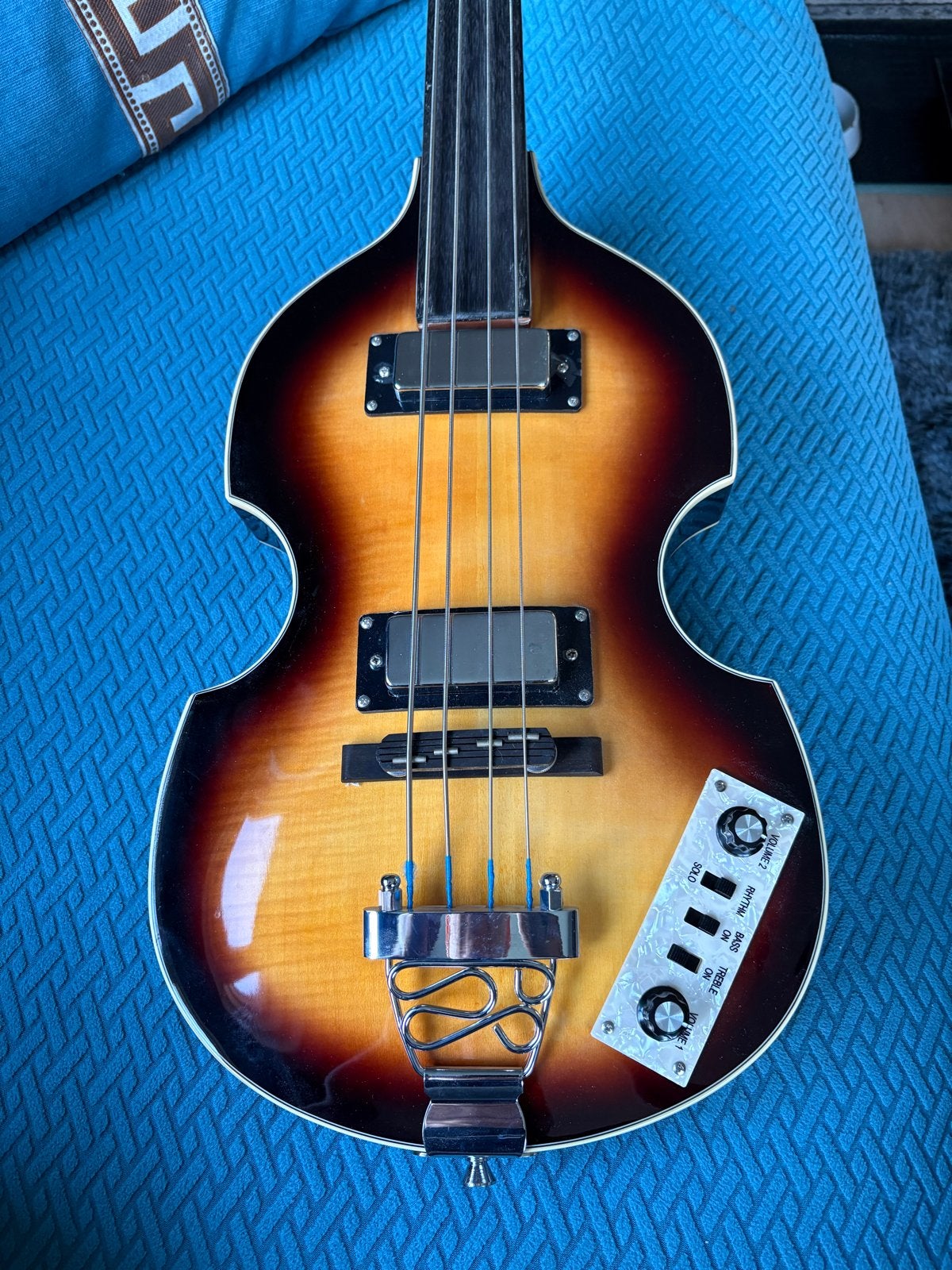 Harley Benton HB-60WB Fretloze Basgitaar Sunburst, Muziek en Instrumenten, Snaarinstrumenten | Gitaren | Bas, Ophalen, Zo goed als nieuw