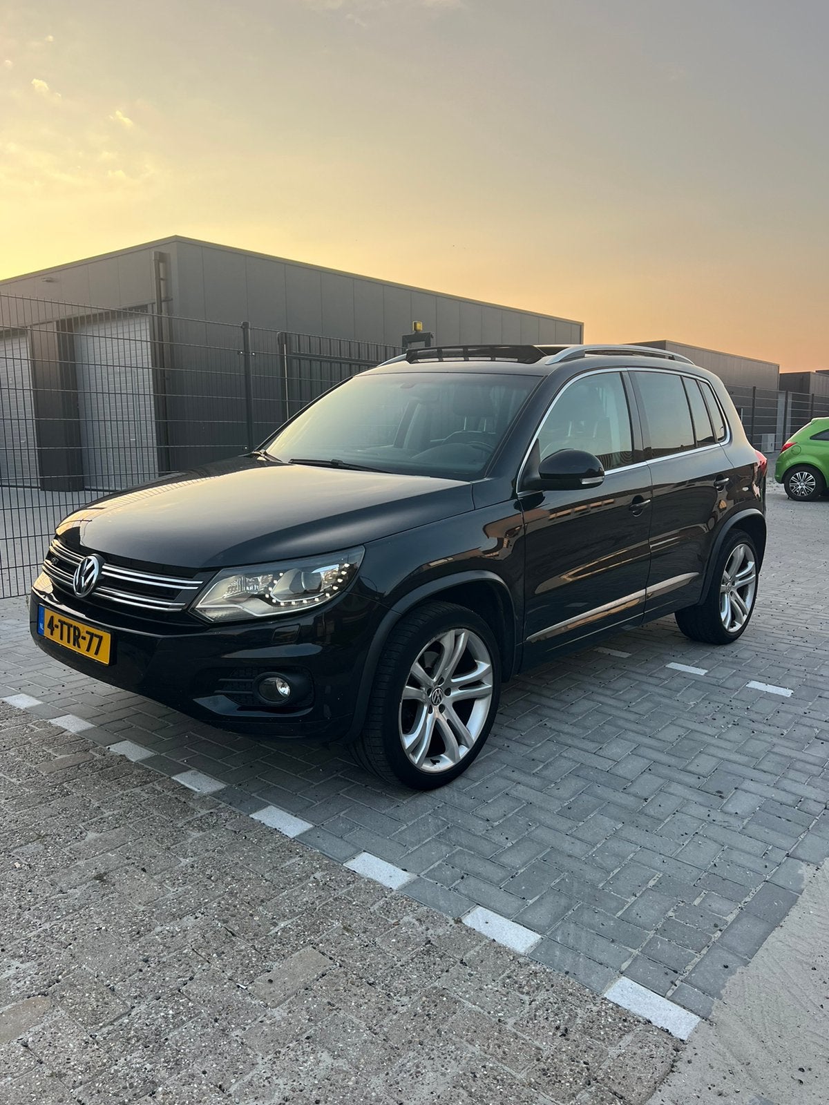 Volkswagen Tiguan 2.0/automaat/4x4/pano/leer/r-line/bom voll, Auto's, Zwart, 1984 cc, Zwart, Leder