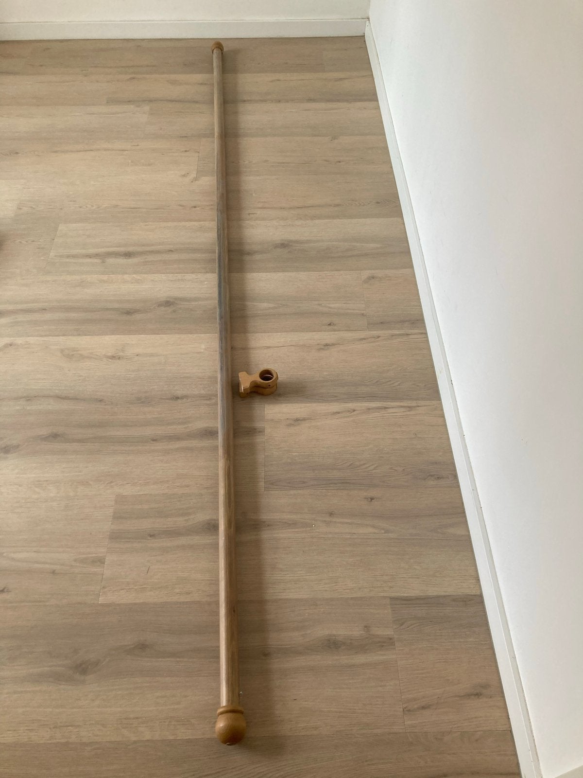 Eiken gordijnroede 35mm 250cm, Huis en Inrichting, Stoffering | Gordijnen en Lamellen, Ophalen, Gebruikt, Bruin, Hout