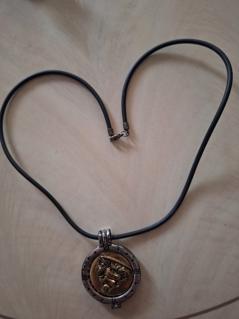 Zwarte ketting met medaillon hanger Boeddha, Gebruikt, Verzenden, Zwart, Overige materialen