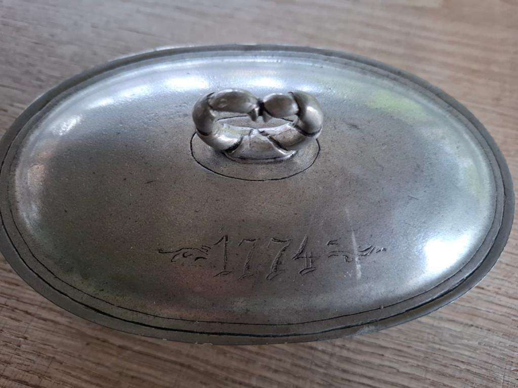 Antieke tinnen doos met inscriptie '1774' en 'Gebäck', Ophalen of Verzenden