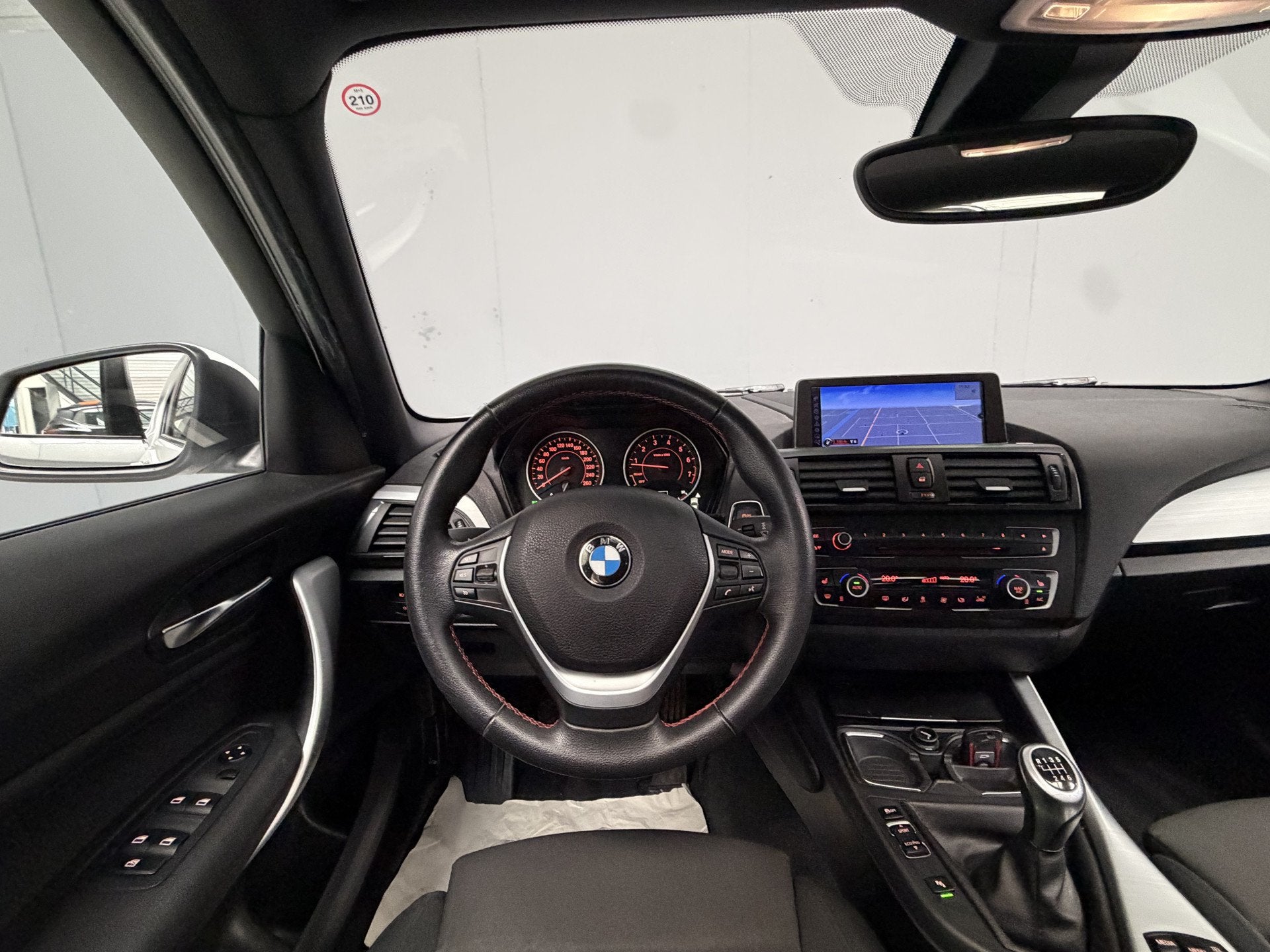 BMW 1-serie 118i Business Sport GARANTIE|Cruise|Navi-Prof|Xe, Auto's, 1-Serie, 4 cilinders, Met garantie (alle), Xenon verlichting