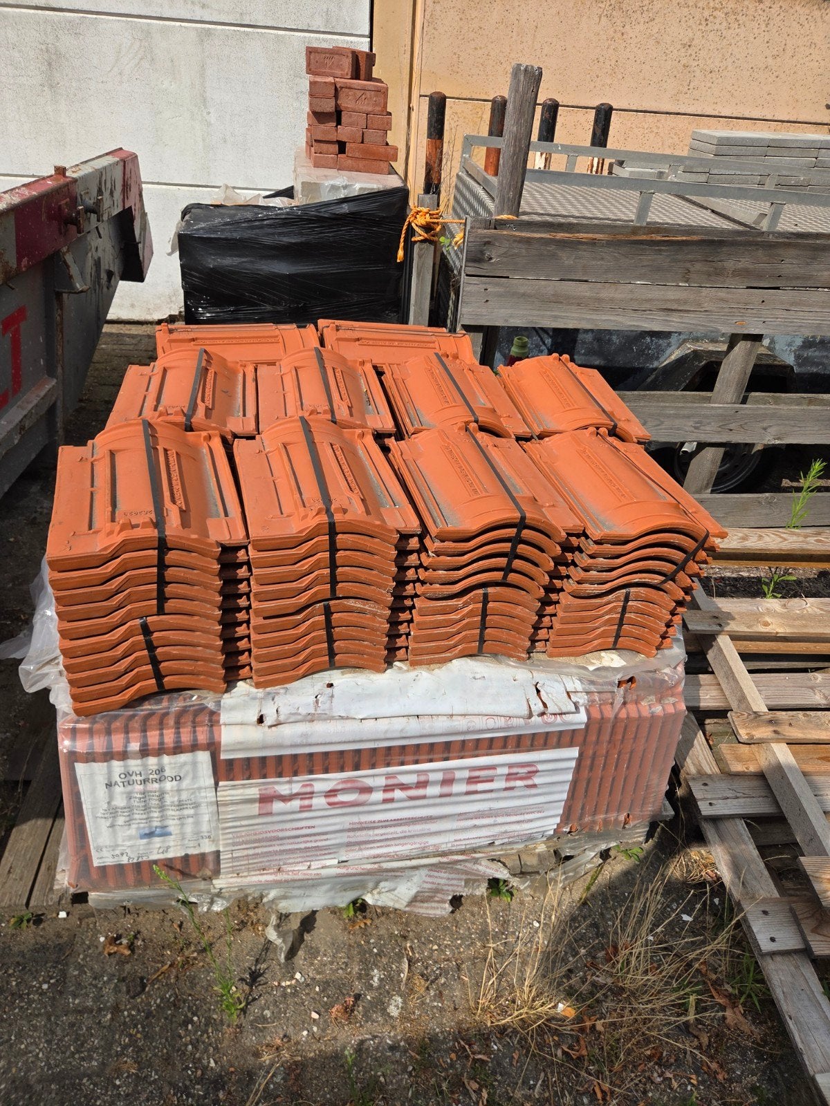 Natuurrode OVH 206 dakpannen - Nieuw ca 240 stuks, Ophalen