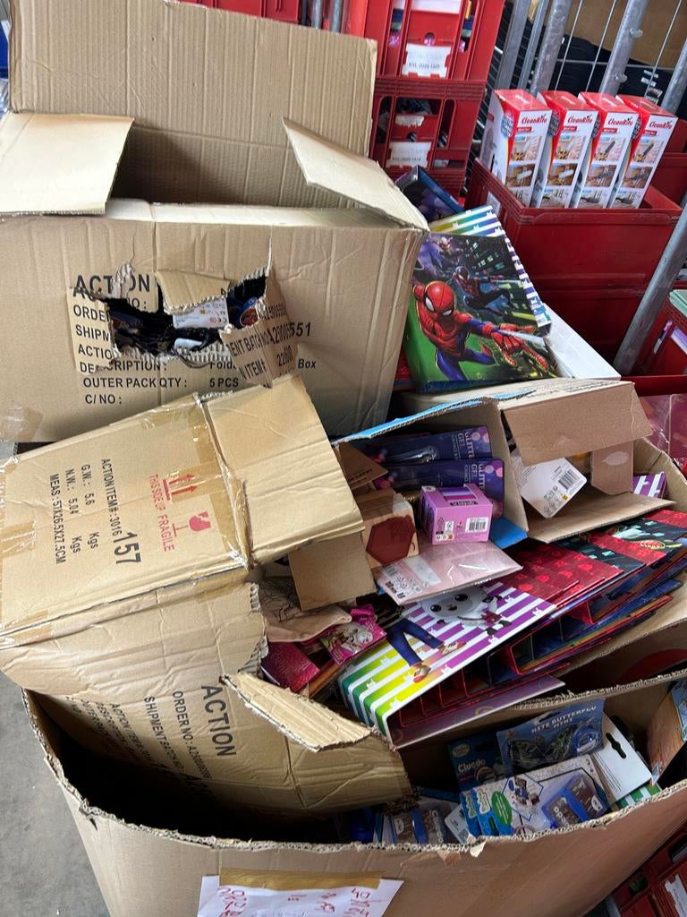 Volle pallet box met veel speelgoed, N, Jongen of Meisje, Ophalen of Verzenden, N