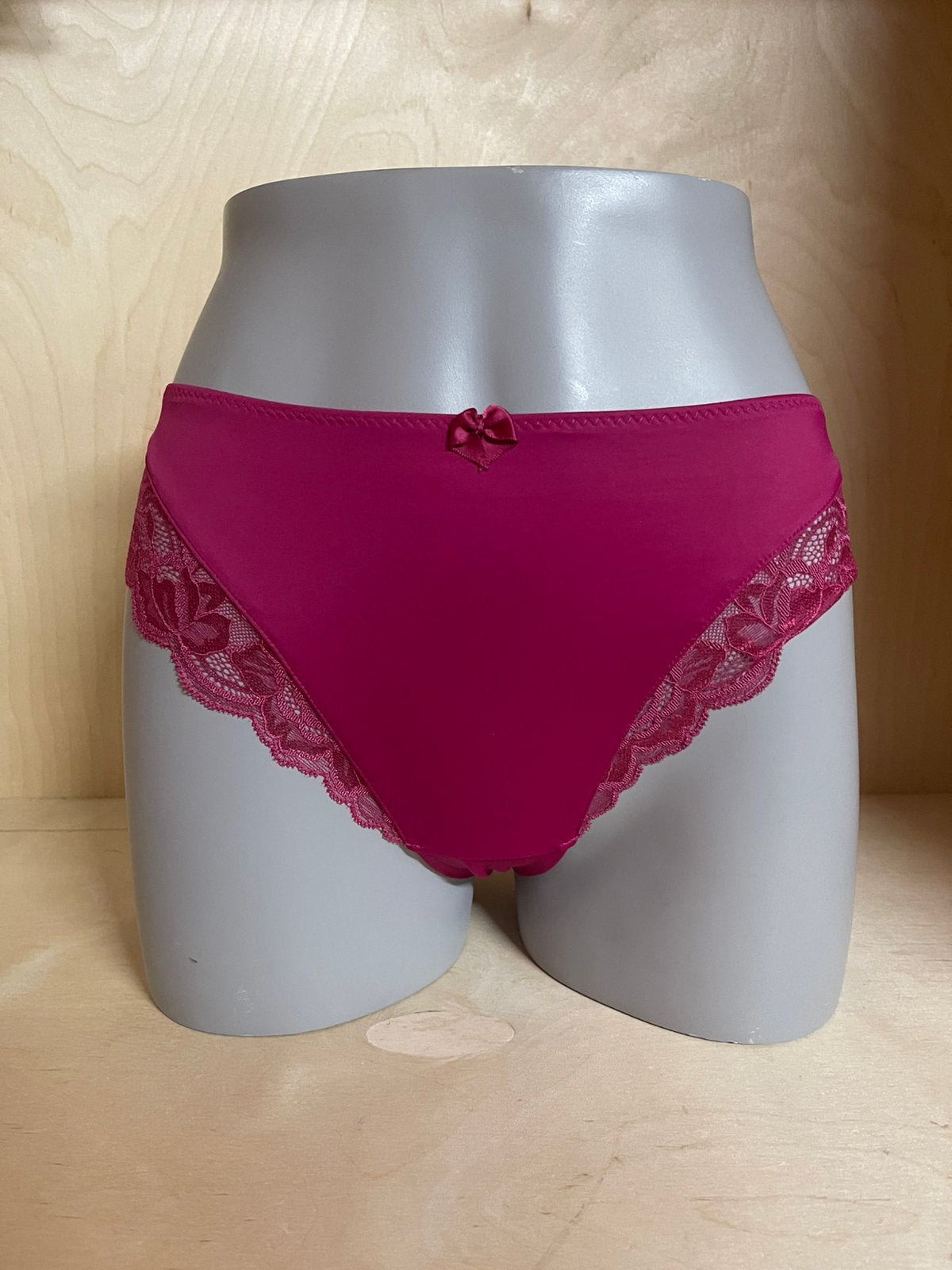 Fantasie string  maat s model rebecca lace, Verzenden, Roze, String