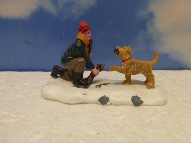 lemax gathering firewood kerstdorp poppetje figurine beeldje, Ophalen of Verzenden, Zo goed als nieuw