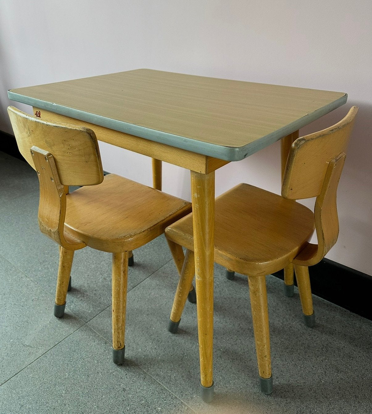 Vintage houten kindertafel en 2x stoel, Ophalen, Gebruikt, Tafel(s) en Stoel(en)