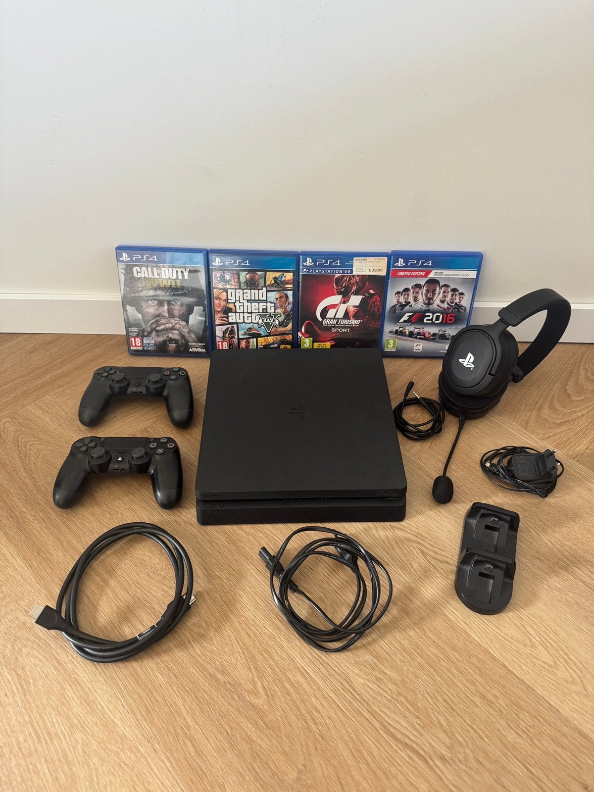 PS4 Slim met 6 spellen, headseat optioneel, Met 2 controllers, Ophalen of Verzenden, Zo goed als nieuw, Slim
