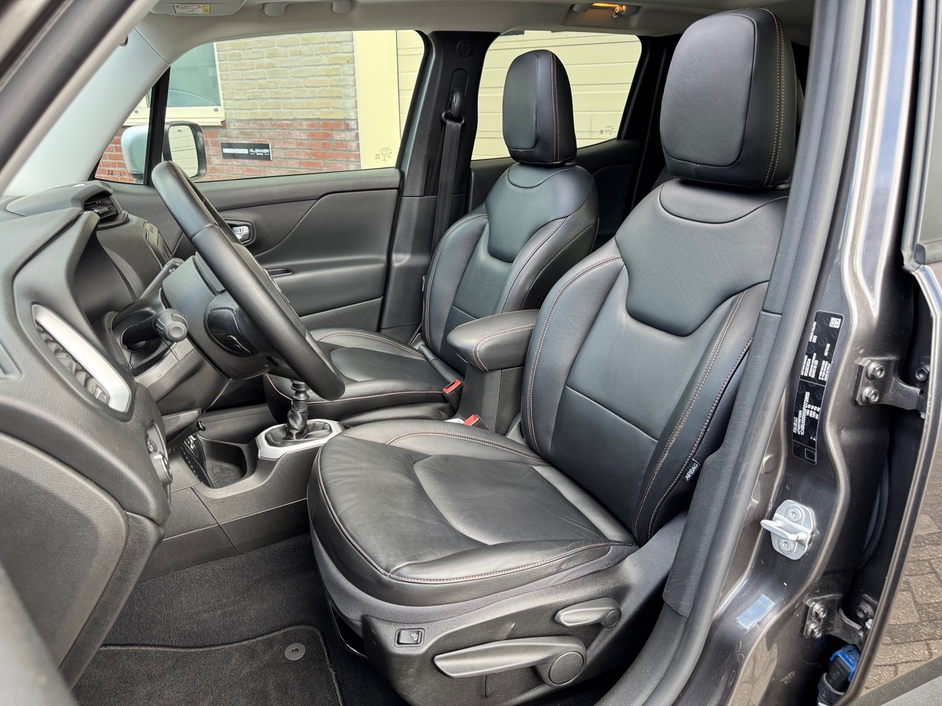 Jeep Renegade 1.4 MultiAir Limited 1 jaar garantie|Pano|Lede, Auto's, Voorwielaandrijving, Dealer onderhouden, 136 pk, Gebruikt