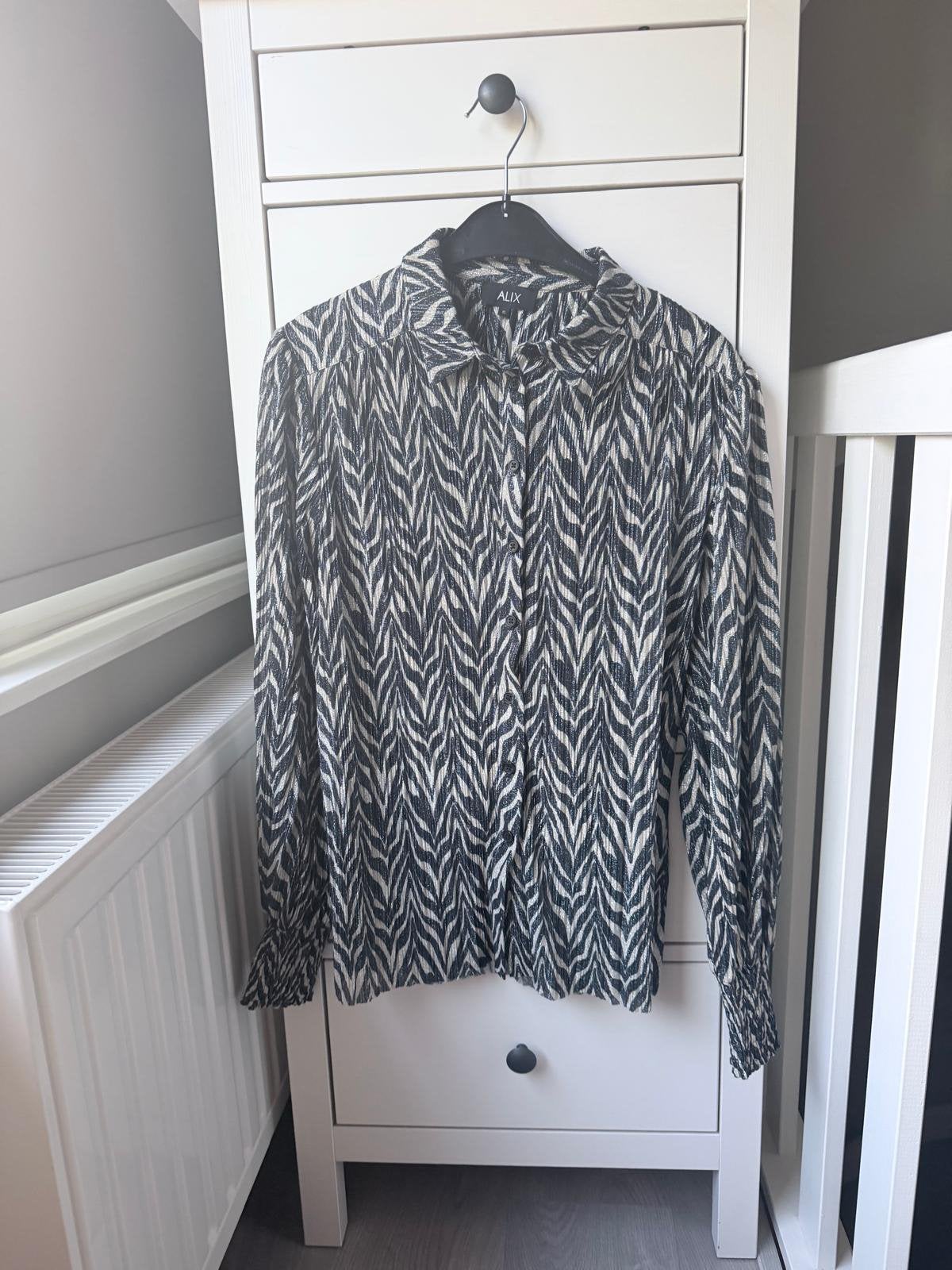 Alix the Label Blouse met Print – Maat S – Zwart/Wit, Ophalen of Verzenden, Nieuw, Maat 36 (S), Zwart