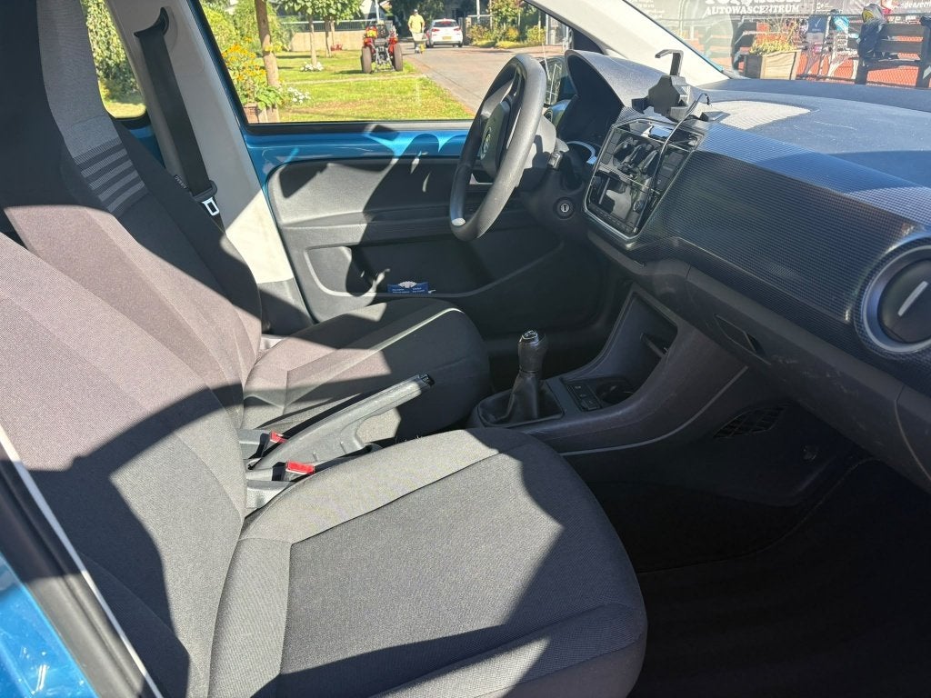 Foto 6 van Volkswagen Move Up!  5-DRS 2018 Blauw metallic, airco