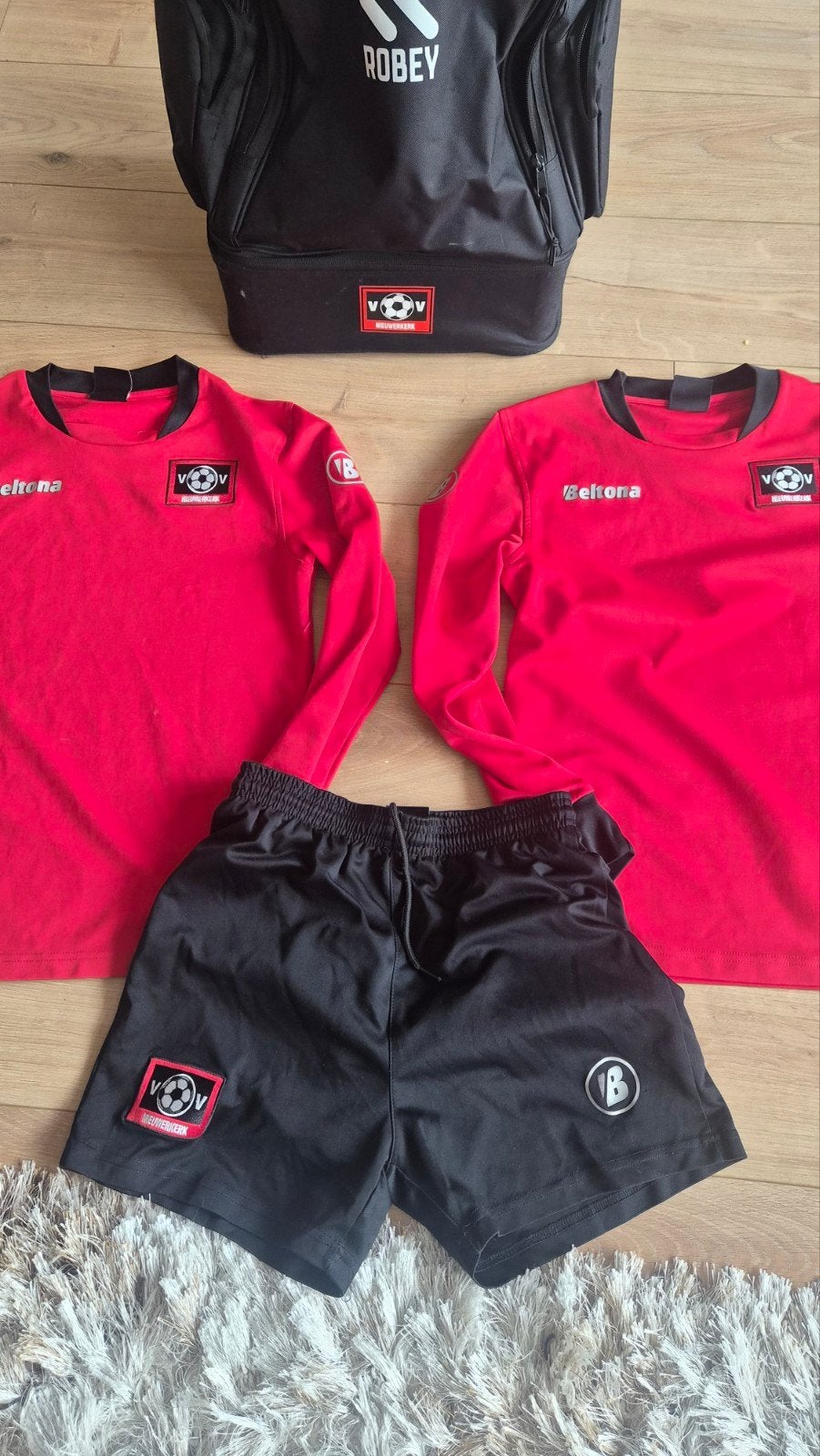 VV Nieuwerkerk voetbalshirts en Robey clubtas, Maat S, Ophalen, Gebruikt, Shirt