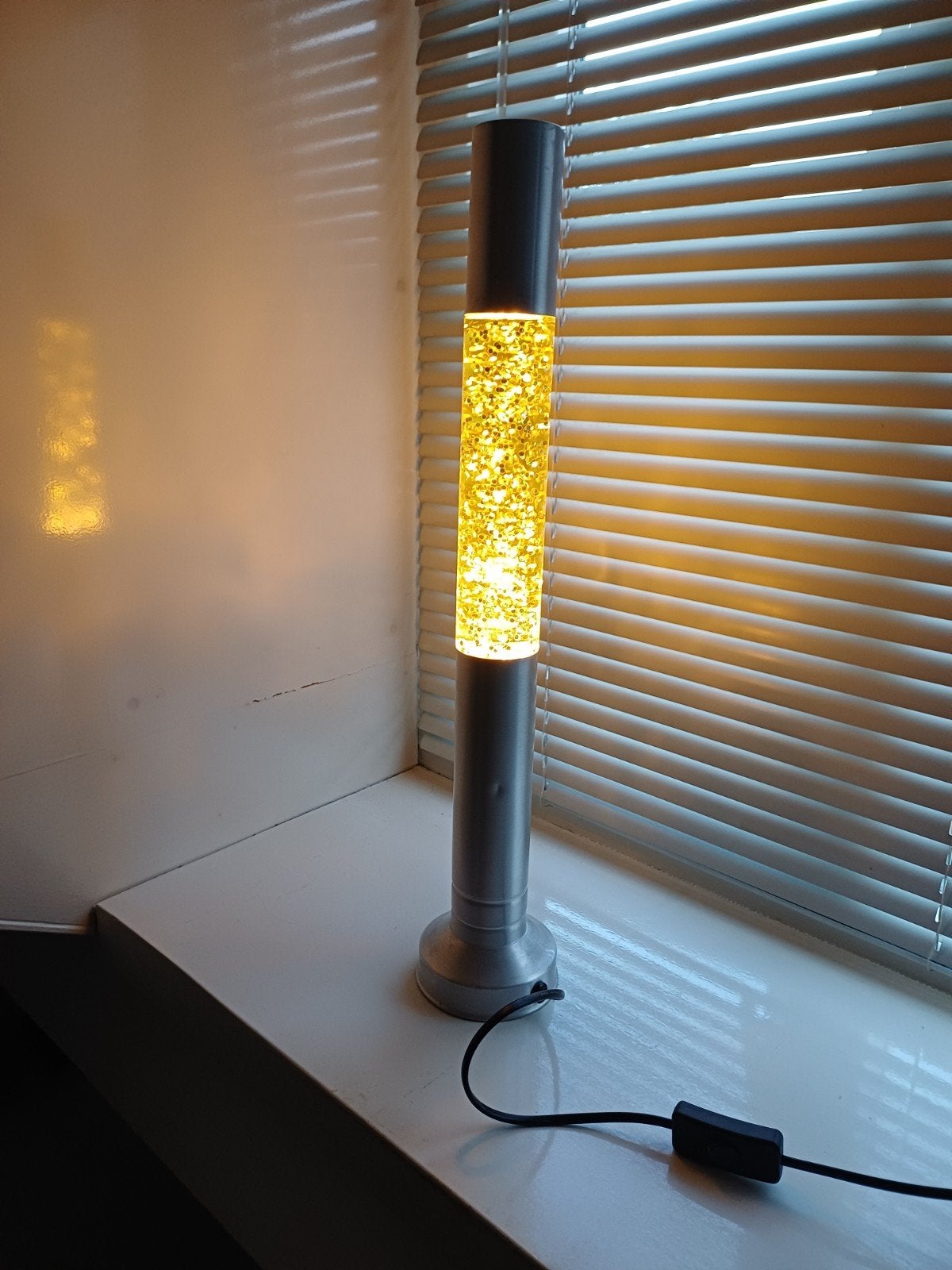 Gele glitterlamp 220V inclusief gloeilamp, Met schakelaar, Ophalen of Verzenden, Gebruikt, Geel