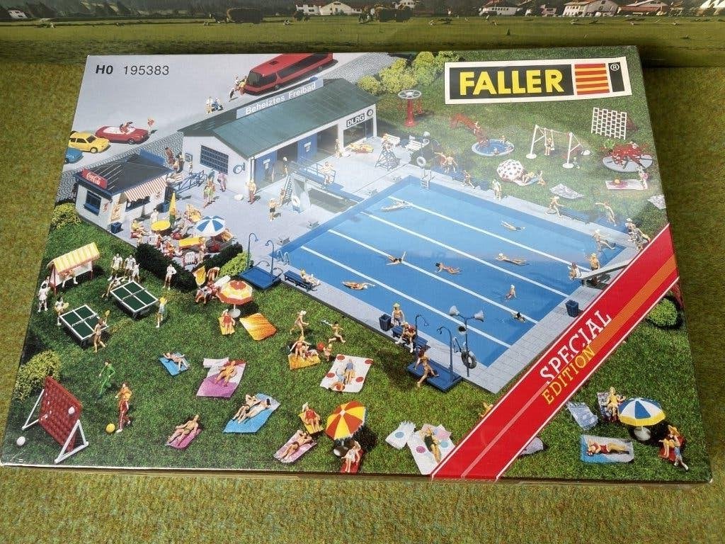 Faller 195383 Zwembad Nieuw, Hobby en Vrije tijd, Modeltreinen | H0, Overige merken, Gelijkstroom of Wisselstroom, Brug, Tunnel of Gebouw