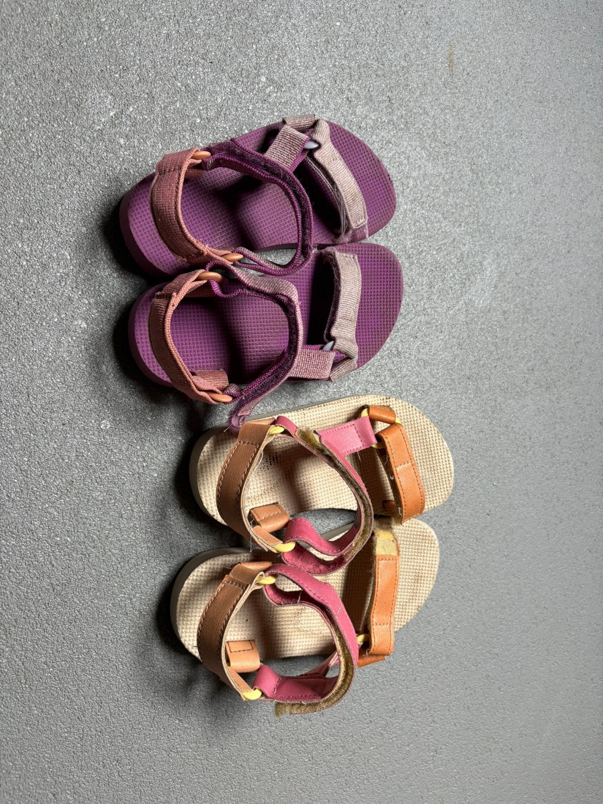 Teva sandalen maat 28 roze/geel, Gebruikt, Meisje, Overige typen, Ophalen of Verzenden
