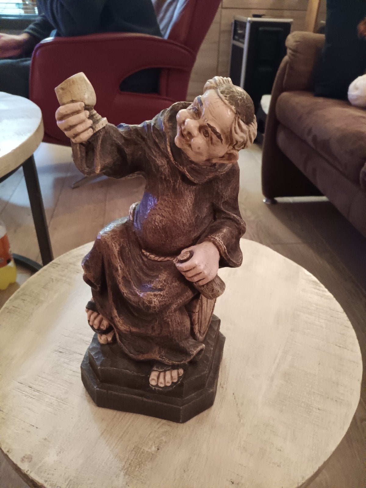 Monnik beeldje op vat - kunststof, Kunststof, Ophalen of Verzenden, Handgemaakt, Beeld