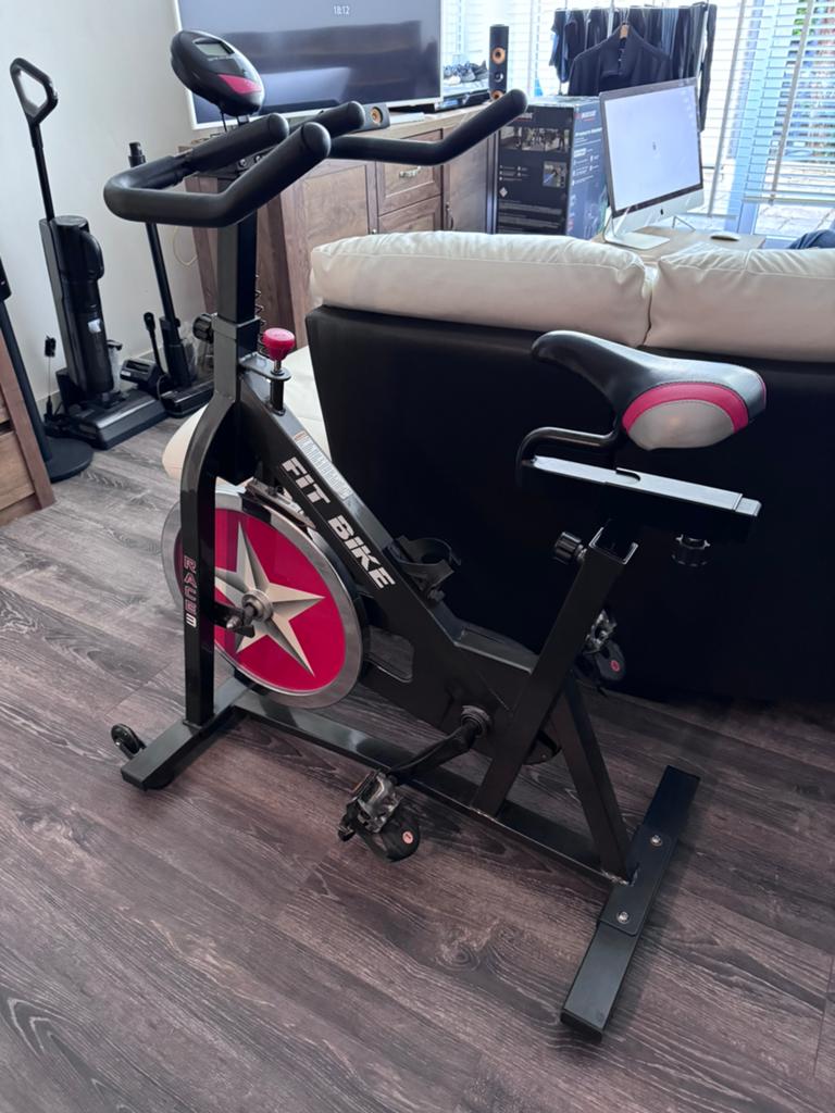 De Fitbike Race3 is het instapmodel spinningbike van Fitbike, Sport en Fitness, Fitnessapparatuur, Zo goed als nieuw, Spinningfiets