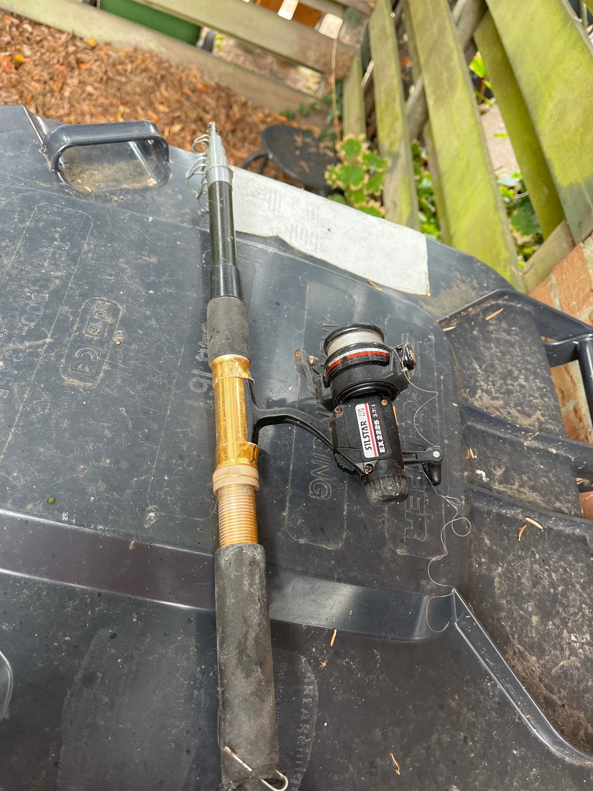 Oude vishengel met Silstar EX 2225 molen, Ophalen of Verzenden, Gebruikt, Complete hengel