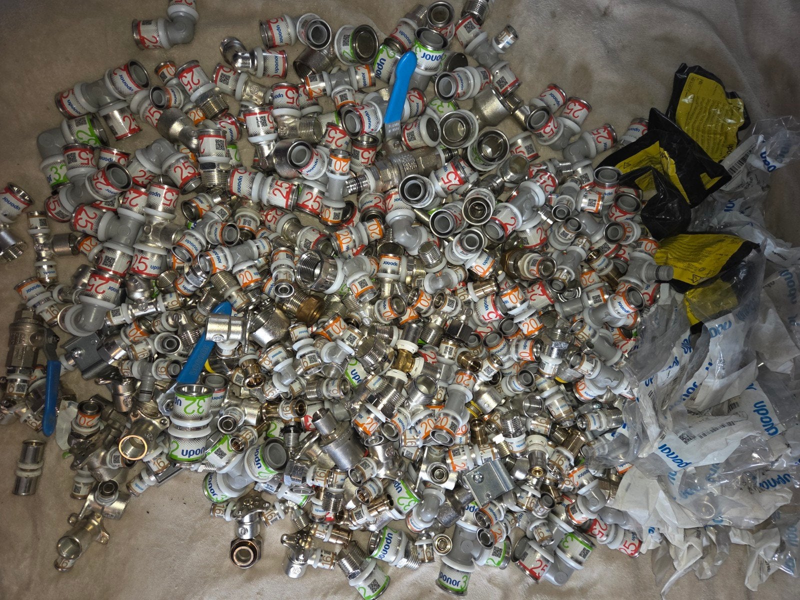 Uponor koppelingen diverse maten 340 koppelingen, Ophalen, Overige materialen, 6 meter of meer, Overige typen
