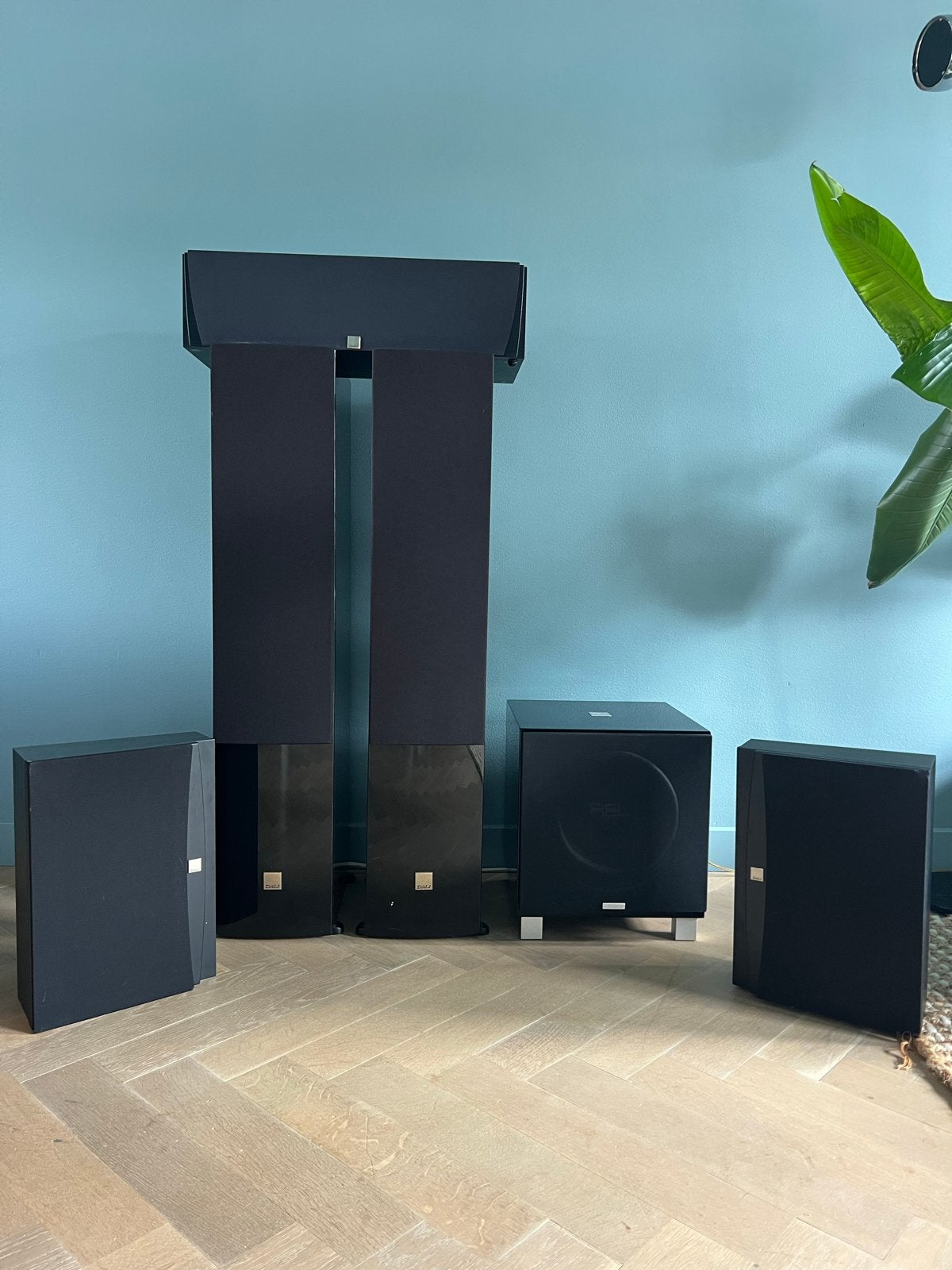 Dali Rubicon, Ikon Vokal2, Ikon On-Wall & REL Serie T9 Sub, Ophalen, Gebruikt, Surroundset, Geschikt voor surround/home cinema