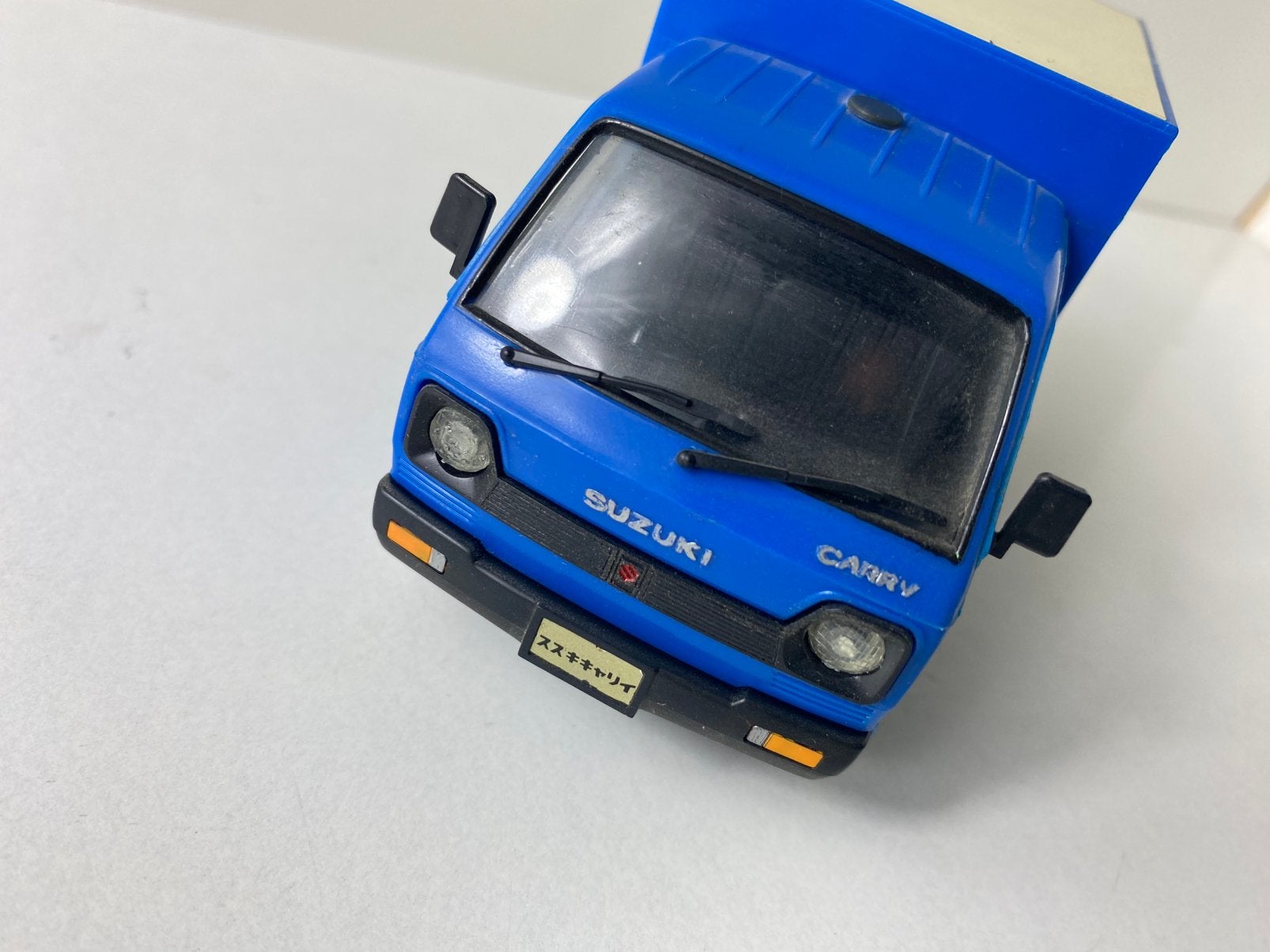 1:43 SUZUKI CARRY-vrachtbus-kunststof model/apart!, Ophalen of Verzenden, Bus of Vrachtwagen, Overige merken