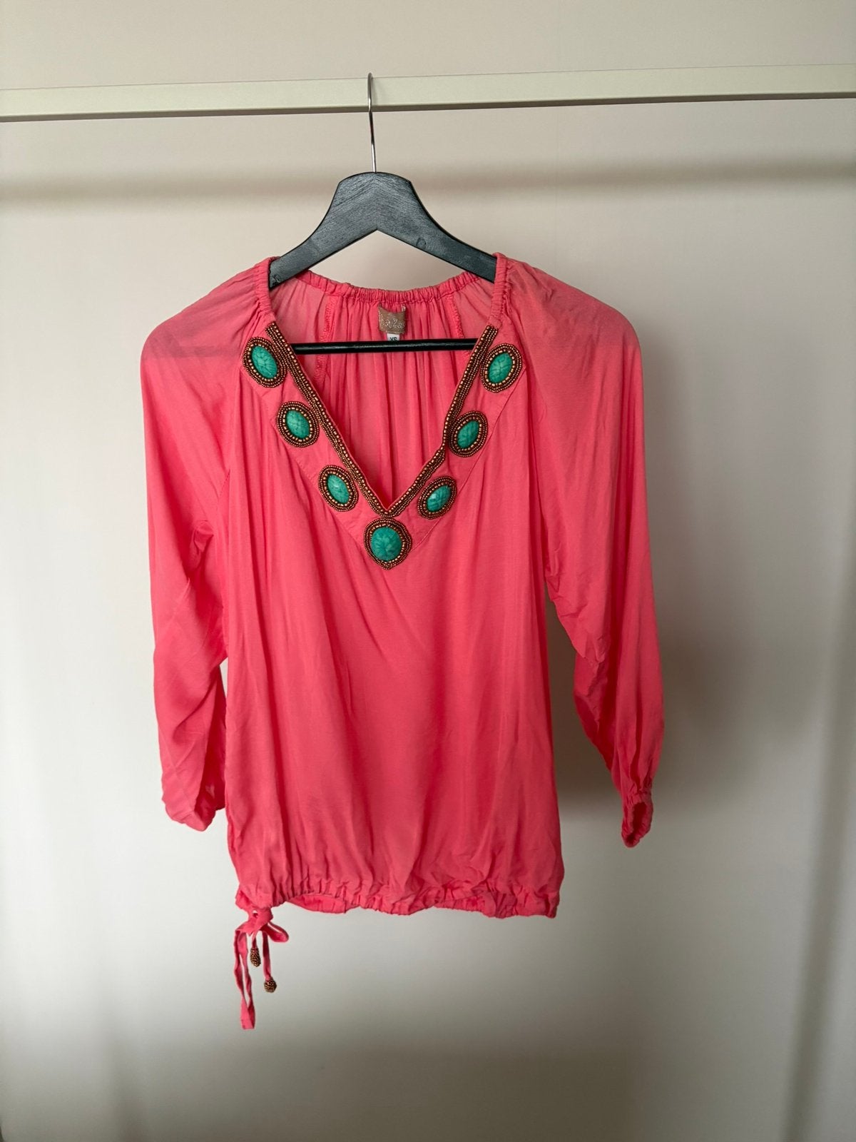 Hot Lava blouse koraal roze met turquoise stenen - maat XS, Ophalen of Verzenden, Zo goed als nieuw, Maat 34 (XS) of kleiner, Roze
