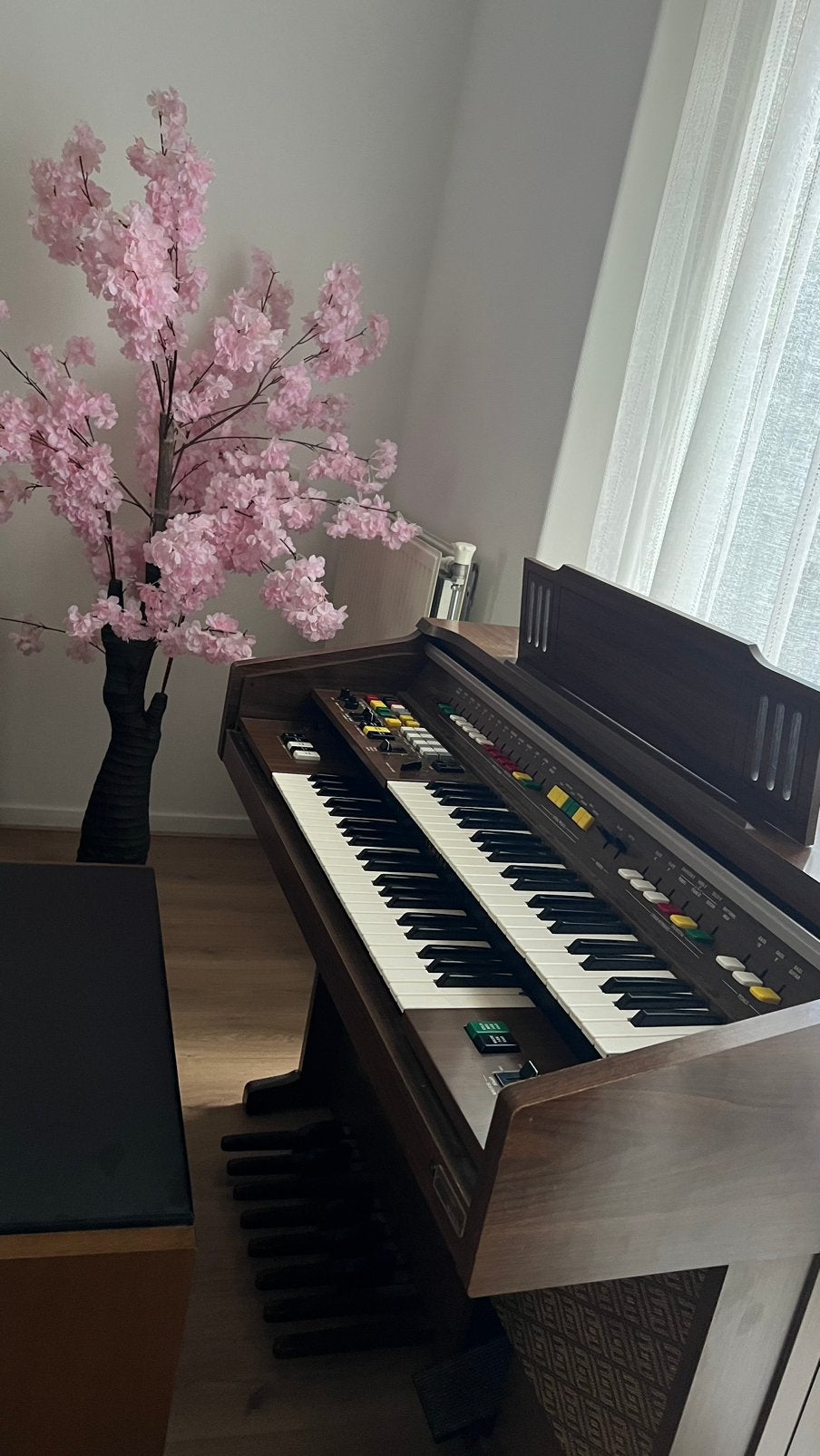 Piano Met meerdere stemmen alles werkt met een stoel, Ophalen of Verzenden, Zo goed als nieuw, Zwart