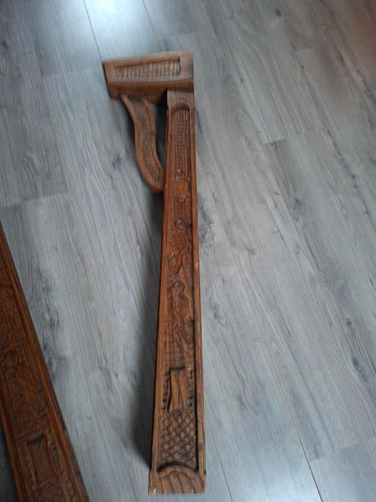 Houten schouw pilaren, Ophalen