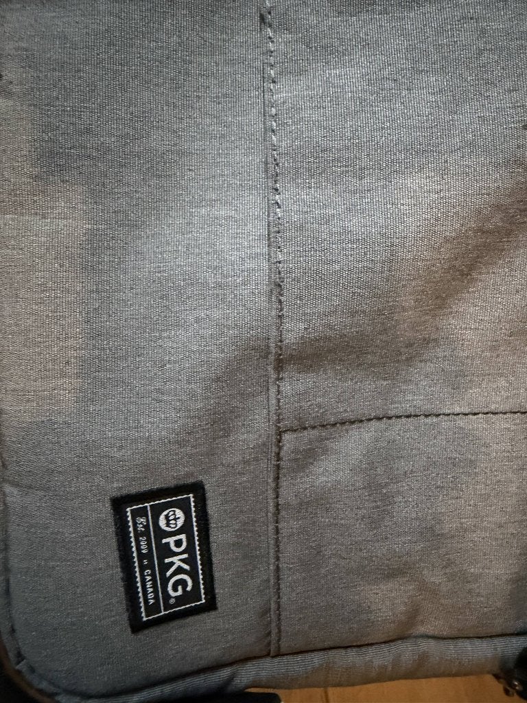 PKG laptoptas grijs met schouderriem en draaghengsels, Computers en Software, Ophalen, Gebruikt, 15 inch, Grijs