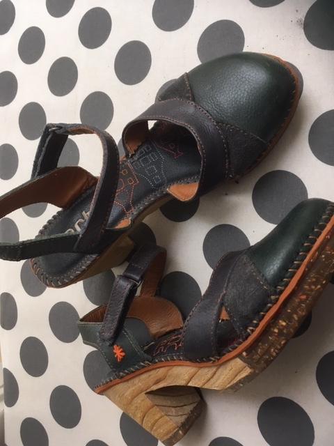 Mt 39 Art Amsterdam  blauw petrol groene klompjes schoenen, Ophalen of Verzenden, Zo goed als nieuw, Schoenen met hoge hakken