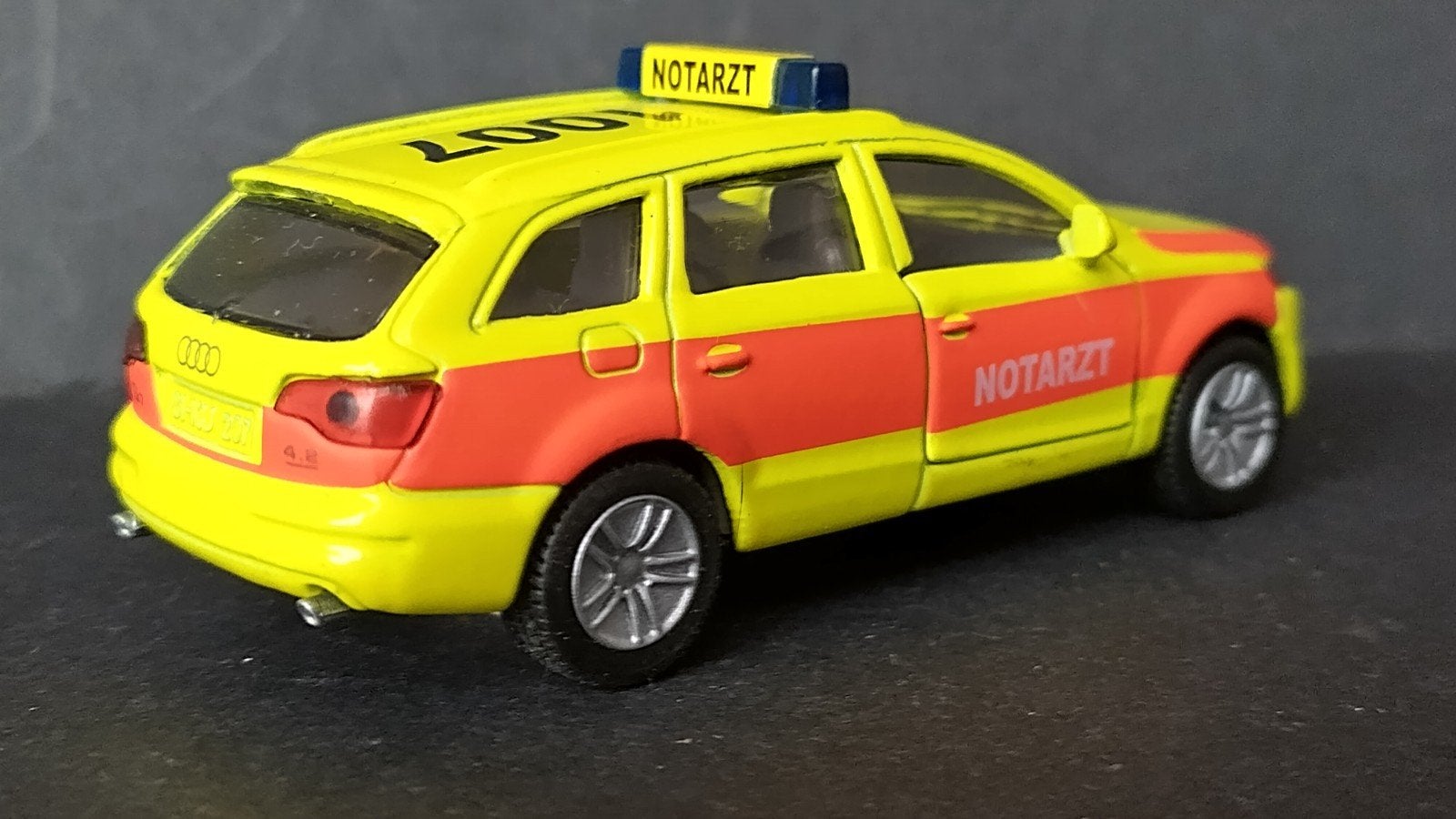 Audi Q7 Notarzt 1007 1:55 Siku 1429 Pol, Auto, Ophalen of Verzenden, Zo goed als nieuw, Sieper