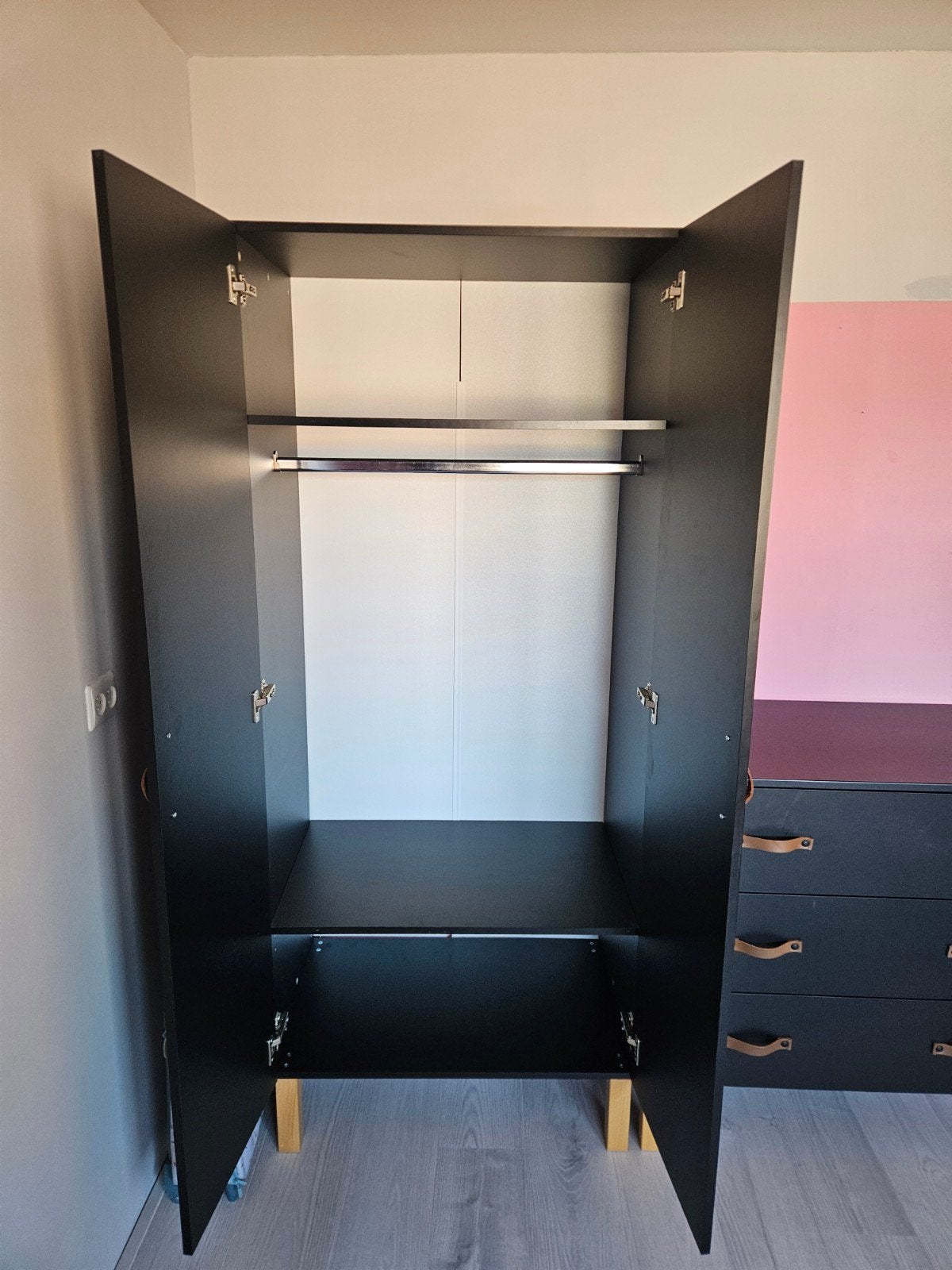 Zwarte kledingkast en commode set, Ophalen, Gebruikt, 100 tot 150 cm, Modern, Scandinavisch