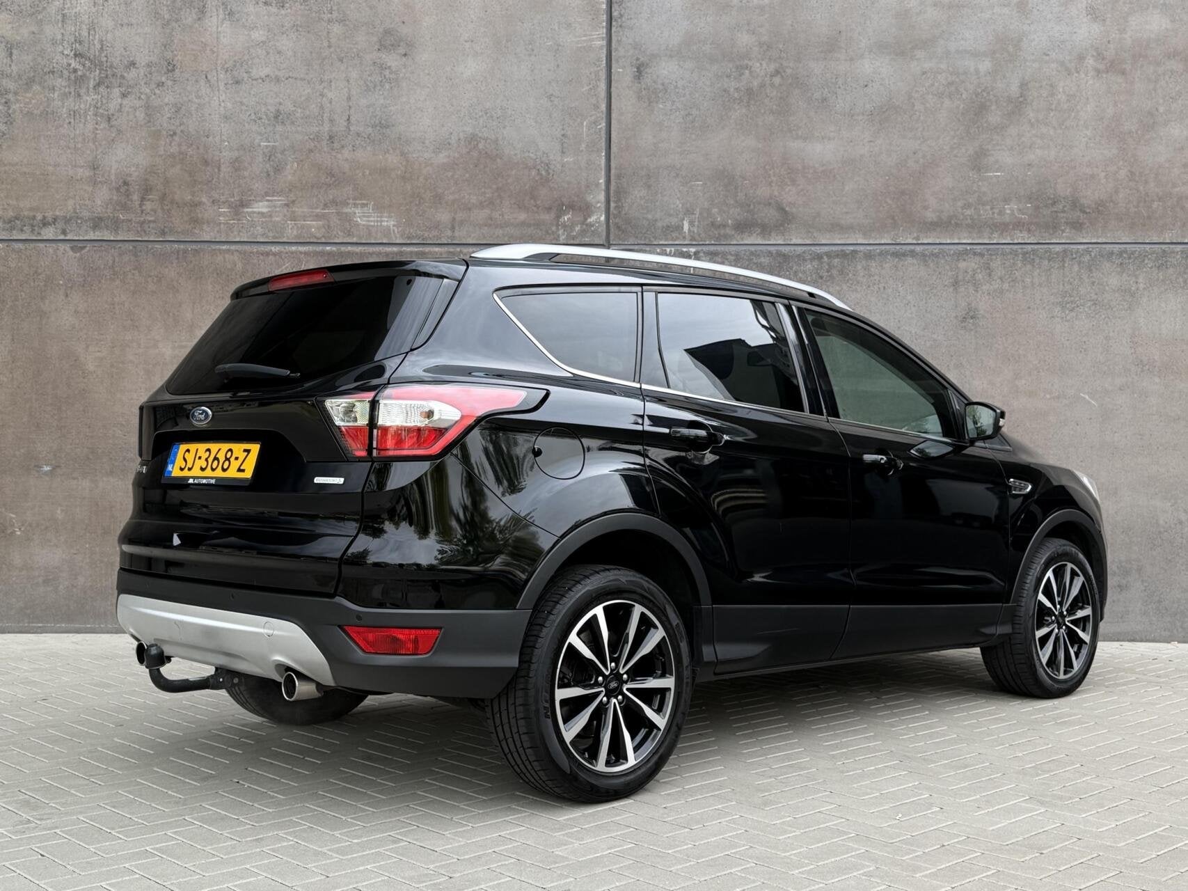 Foto 3 van Ford Kuga 1.5 EcoBoost Titanium | Riem vervangen | Trekhaak