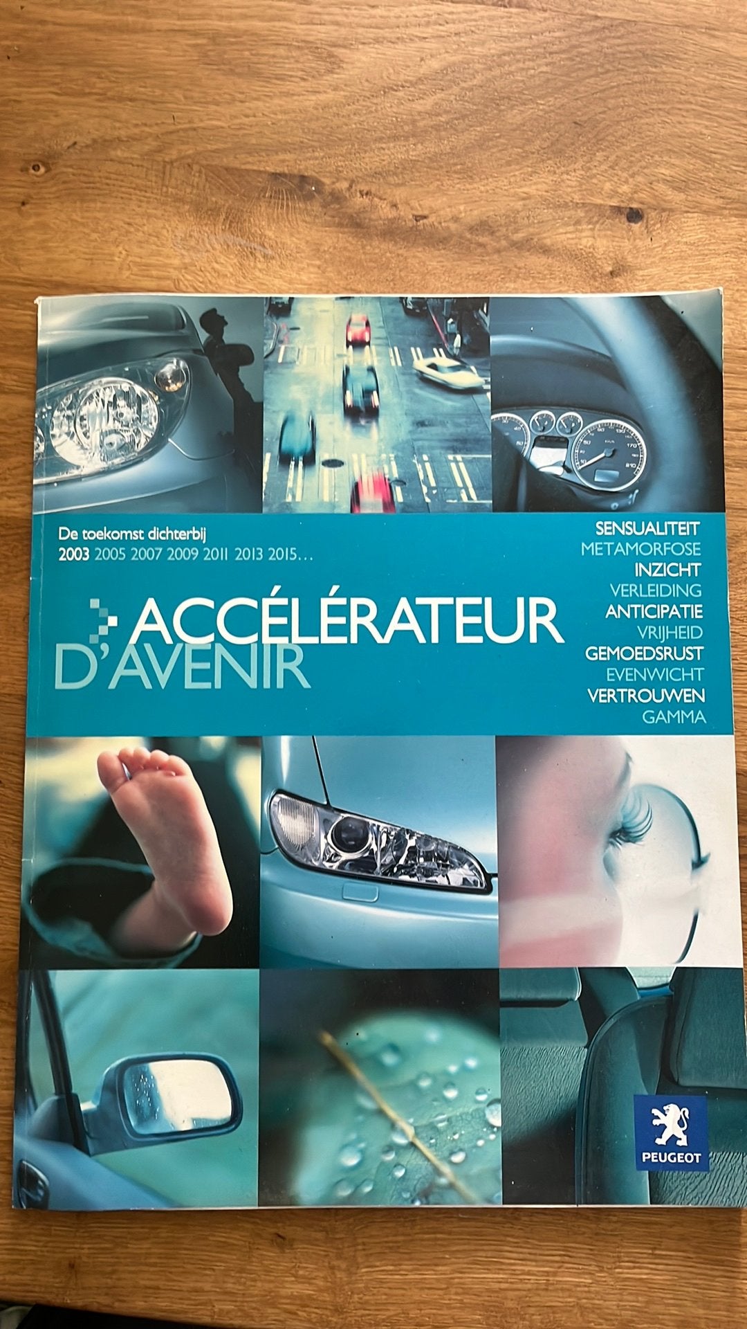 NL Peugeot De toekomst dichtbij 2003, Ophalen of Verzenden, Zo goed als nieuw, Peugeot