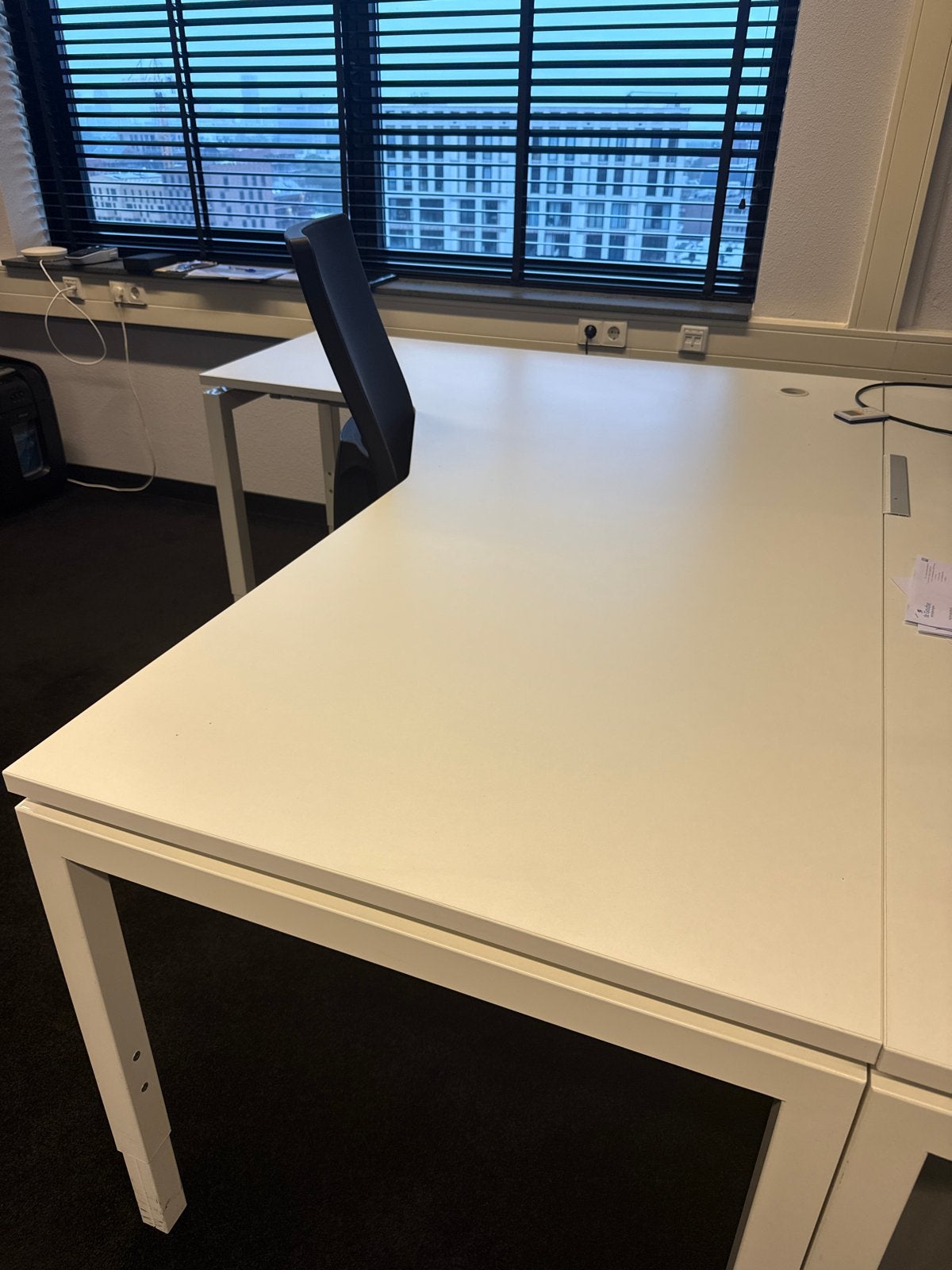 Wit hoekbureau met bureaustoel, Huis en Inrichting, Ophalen, Gebruikt, Spaanplaat of MDF, Hoekbureau